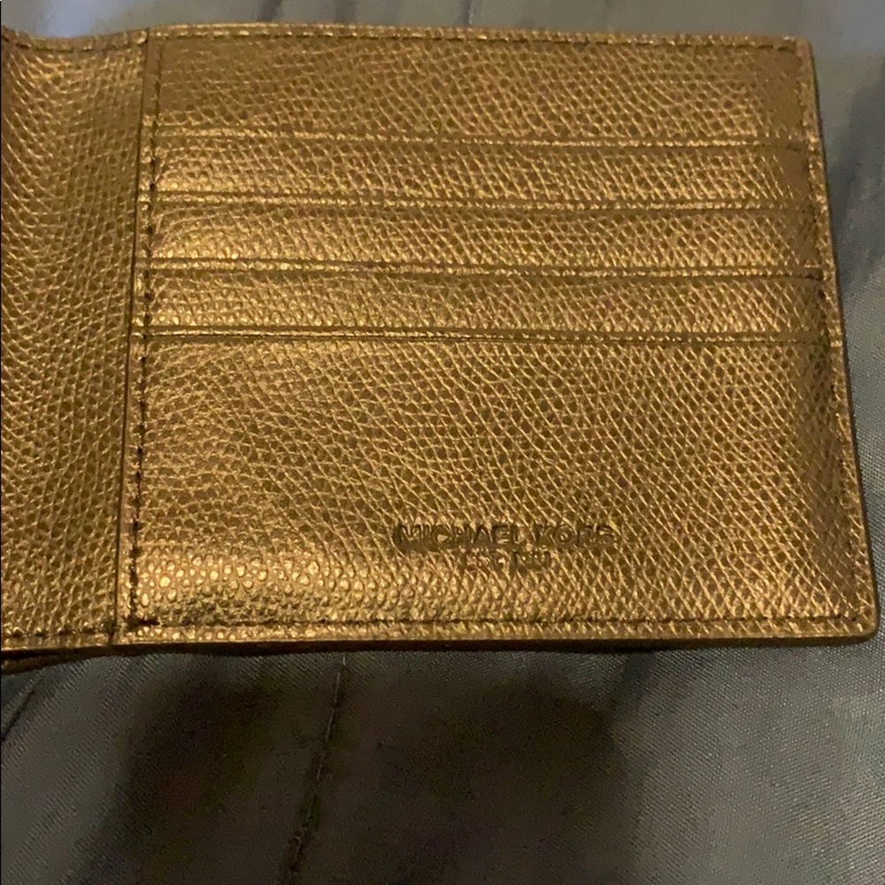 Micheal Kors wallet - Picture 2 of 4
